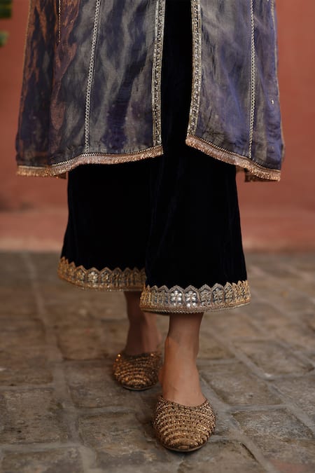 Begum_Gray Kurta Tissue Silk Embroidered Dabka V Neck Grey Anarkali Set _at_Aza_Fashions