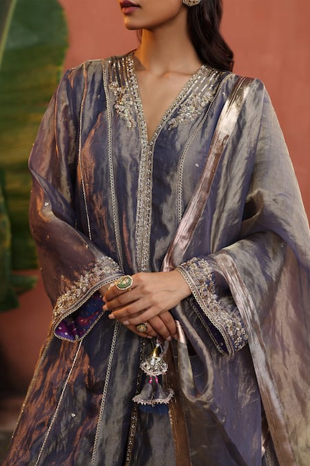 Buy_Begum_Gray Kurta Tissue Silk Embroidered Dabka V Neck Grey Anarkali Set 