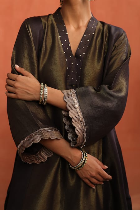 Begum_Blue Kurta Dola Silk Embellished Dabka V Neck Set With Stole _at_Aza_Fashions