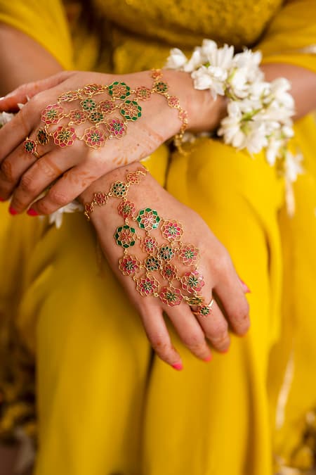 Manner Enamelled Floral Haathphool Bracelet 