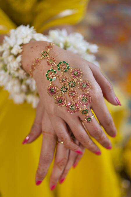 Buy_Manner_Green Zari, Embroidery Enamelled Floral Haathphool Bracelet 