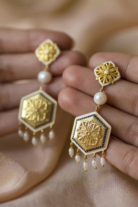 Manner Gold Stone Zircon Carved Earrings 