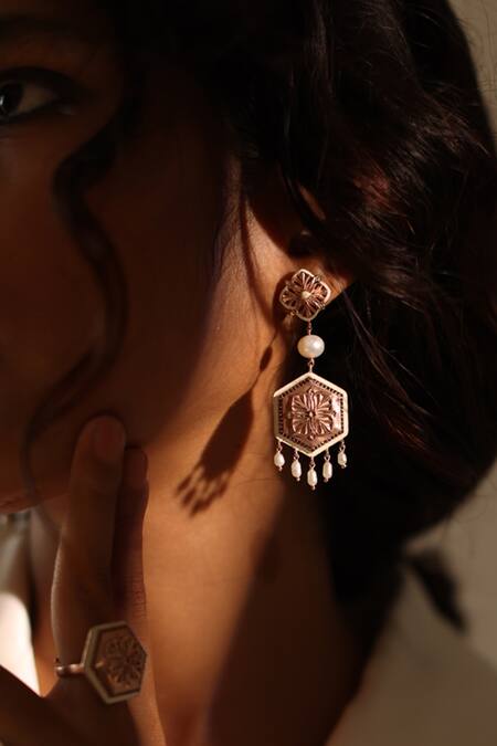 Buy_Manner_Rose Gold Stones, Zari Floral Carved Earrings _Online_at_Aza_Fashions