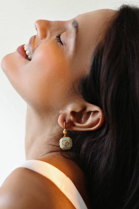 Buy_Manner_Green Stones, Cut Work Sea Breeze Calcedony Earrings 