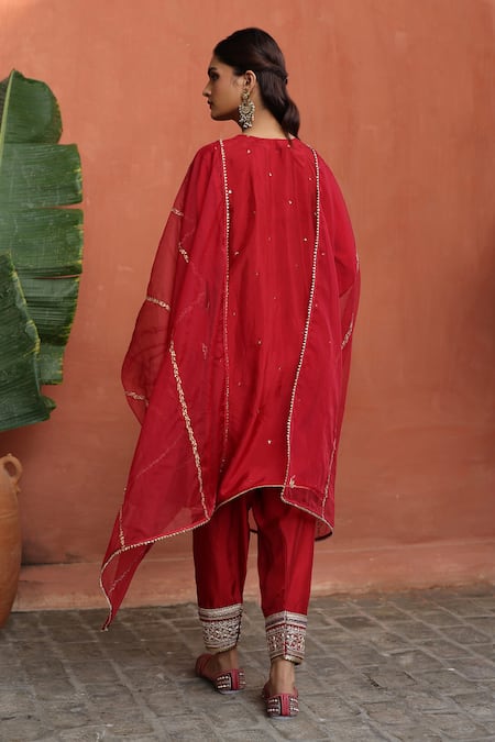 Shop Begum Red Hemp, Silk, Organza Diamonds, Embroidery V-neck Floral Kurta Pant Set at Aza Fashions Shop_Begum_Red Hemp, Silk, Organza Diamonds, Embroidery V-neck Floral Kurta Pant Set _at_Aza_Fashions