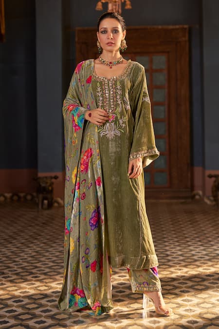 Negra Elegante Naaz Zardosi Embroidered Kali Kurta & Pant Set 