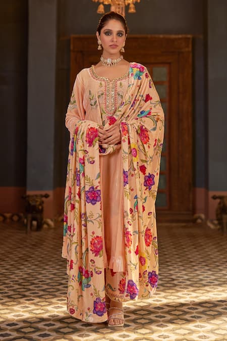 Negra Elegante Ivory Silk, Velvet Embroidery, Gota Patti Collared Floral Kurta Set Online at Aza Fashions Negra Elegante_Ivory Silk, Velvet Embroidery, Gota Patti Collared Floral Kurta Set _Online_at_Aza_Fashions
