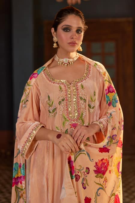 Buy Negra Elegante Ivory Silk, Velvet Embroidery, Gota Patti Collared Floral Kurta Set Buy_Negra Elegante_Ivory Silk, Velvet Embroidery, Gota Patti Collared Floral Kurta Set