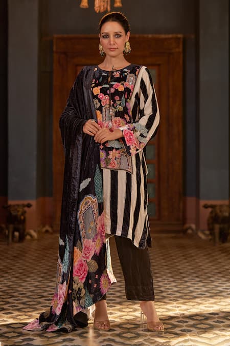 Negra Elegante Naaz Floral Embroidered Phiran & Pant Set 