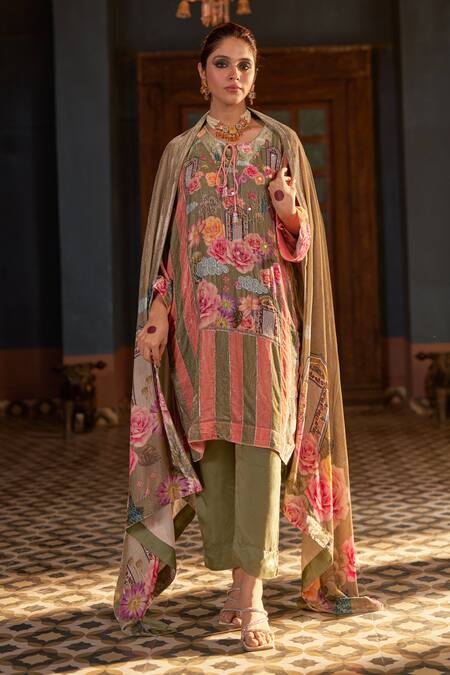 Negra Elegante Green Silk, Velvet Embroidery, Tassels, Sequins Round Floral Phiran And Pant Set Online at Aza Fashions Negra Elegante_Green Silk, Velvet Embroidery, Tassels, Sequins Round Floral Phiran And Pant Set _Online_at_Aza_Fashions
