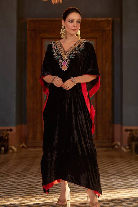 Buy Negra Elegante Black Silk Embroidery, Zari V-neck Zardosi Kaftan Online at Aza Fashions Buy_Negra Elegante_Black Silk Embroidery, Zari V-neck Zardosi Kaftan _Online_at_Aza_Fashions