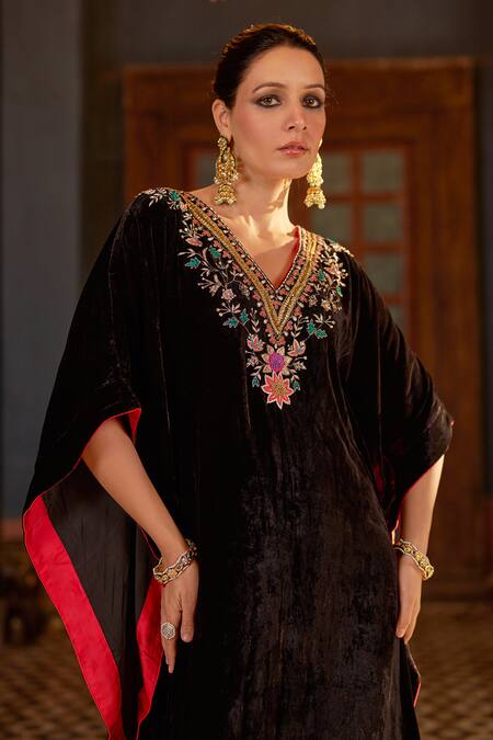 Negra Elegante Black Silk Embroidery, Zari V-neck Zardosi Kaftan at Aza Fashions Negra Elegante_Black Silk Embroidery, Zari V-neck Zardosi Kaftan _at_Aza_Fashions