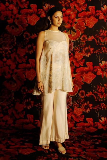 House Of TA-YA_Off White Chanderi Sweetheart Neck Lotus Embroidered Cape Set _Online_at_Aza_Fashions