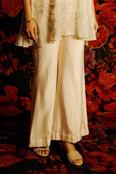 Buy_House Of TA-YA_Off White Chanderi Sweetheart Neck Lotus Embroidered Cape Set _Online_at_Aza_Fashions