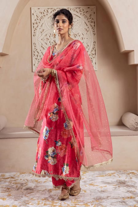 Buy_Rivaaj Clothing_Peach Velvet, Chiffon Zari, Sequins V-neck Bouquet Print Kurta Set _Online_at_Aza_Fashions