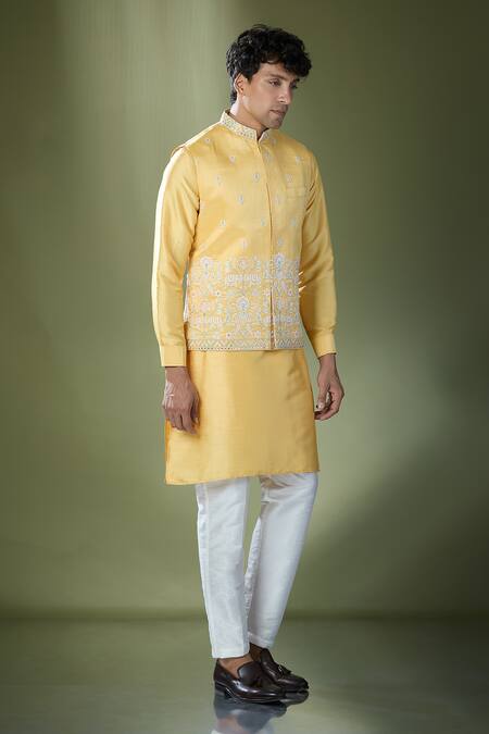 Rng Safawala Yellow Silk, Cotton Sequins, Embroidery Thread Bundi Set at Aza Fashions Rng Safawala_Yellow Silk, Cotton Sequins, Embroidery Thread Bundi Set _at_Aza_Fashions