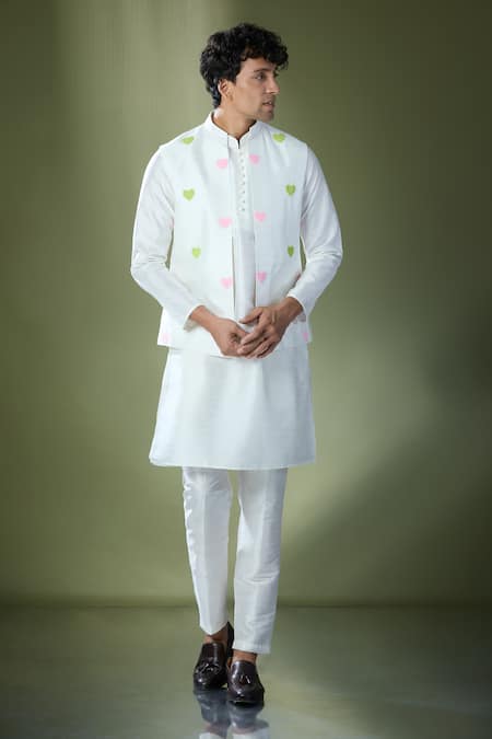 RNG Safawala Heart Motif Embroidered Bundi With Kurta Set 