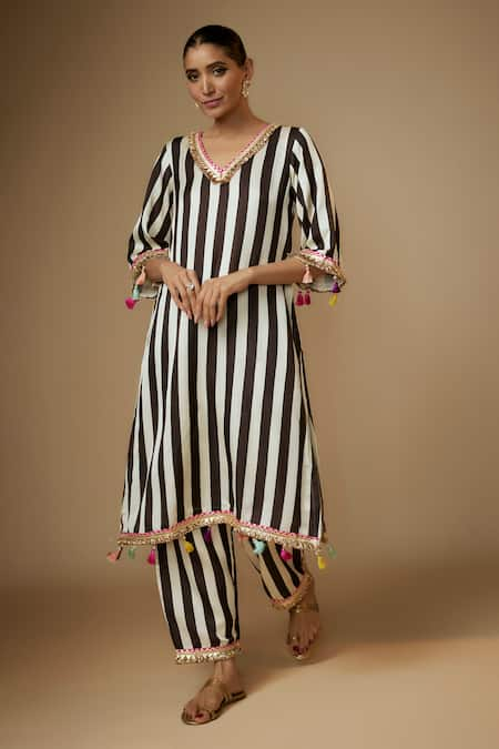 kriti bapna Stripe Embroidered Kurta With Pant 