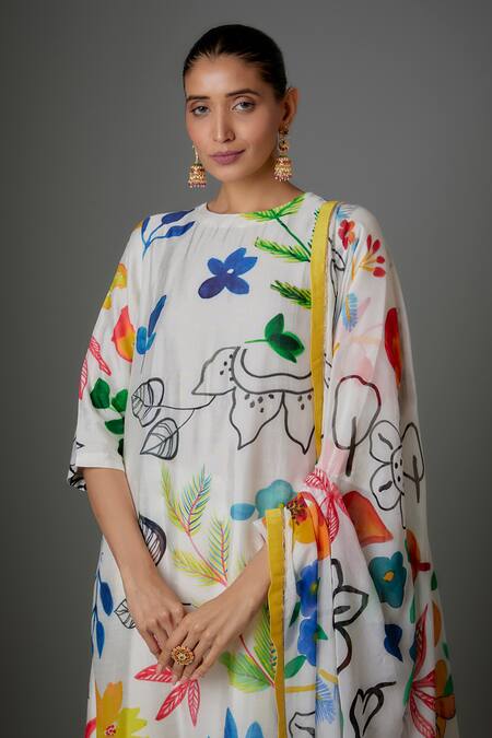 Buy_Kriti Bapna_Multi Color Viscose, Silk Embroidery Round Floral Hand Painted Kurta And Pant Set _Online_at_Aza_Fashions