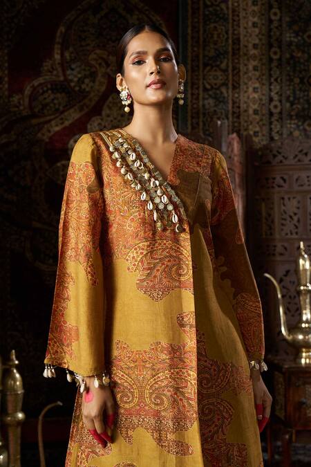 17:17 By Simmi Saboo_Gold Raw Silk Embellished Collage V Neck Print Kurta Set _Online_at_Aza_Fashions