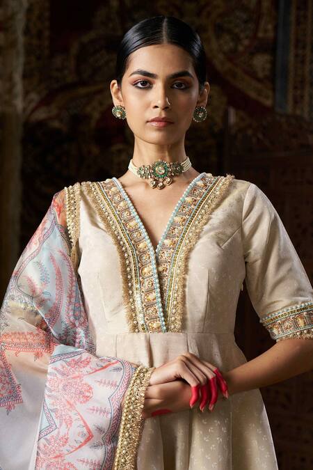 Shop_17:17 By Simmi Saboo_Beige Organza, Silk Pearls, Sequins, Gota Patti V-neck Border Butti Anarkali Set _Online_at_Aza_Fashions