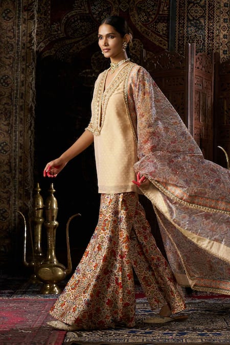 Buy_17:17 By Simmi Saboo_Beige Silk, Organza Pearls, Sequins, Gota Patti Floral Embroidered Kurta Set _Online_at_Aza_Fashions