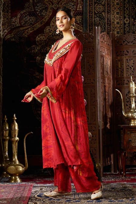 17:17 By Simmi Saboo Floral Embroidered Kurta Set 