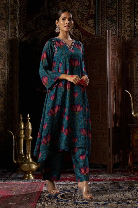 17:17 By Simmi Saboo Lotus Print High-Low Kurta Set 