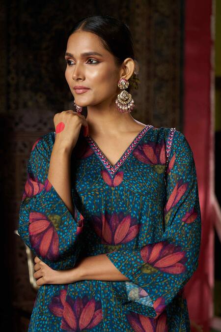 Shop_17:17 By Simmi Saboo_Blue Raw Silk Printed Lotus V-neck High-low Kurta Set _Online_at_Aza_Fashions
