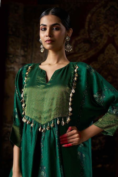 Buy 17:17 By Simmi Saboo Green Raw Silk Embroidered Shell Notched Floral Printed Kurta Set Online at Aza Fashions Buy_17:17 By Simmi Saboo_Green Raw Silk Embroidered Shell Notched Floral Printed Kurta Set _Online_at_Aza_Fashions
