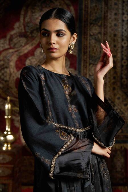 17:17 By Simmi Saboo_Black Raw Silk Embellished Pearl Round Floral Kurta Set _at_Aza_Fashions