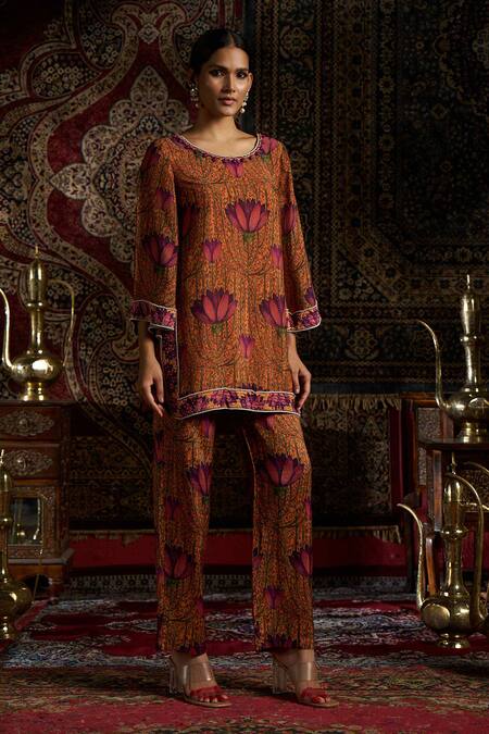17:17 By Simmi Saboo_Yellow Raw Silk Embellished Pearl Round Floral Printed Kurta Set _Online_at_Aza_Fashions