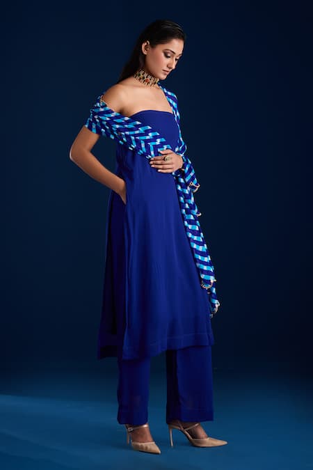 Buy Aapro Blue Velvet, Georgette Off-shoulder Strapless Kurta Set With Leheriya Dupatta Buy_Aapro_Blue Velvet, Georgette Off-shoulder Strapless Kurta Set With Leheriya Dupatta