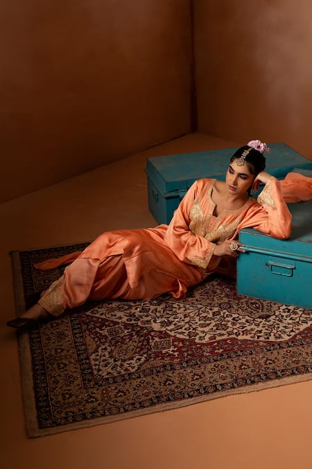 Angad Creations Peach Cotton Satin, Organza Embroidery Split V-neck Phiran Kurta Pant Set Online at Aza Fashions Angad Creations_Peach Cotton Satin, Organza Embroidery Split V-neck Phiran Kurta Pant Set _Online_at_Aza_Fashions