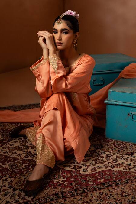 Shop Angad Creations Peach Cotton Satin, Organza Embroidery Split V-neck Phiran Kurta Pant Set Online at Aza Fashions Shop_Angad Creations_Peach Cotton Satin, Organza Embroidery Split V-neck Phiran Kurta Pant Set _Online_at_Aza_Fashions