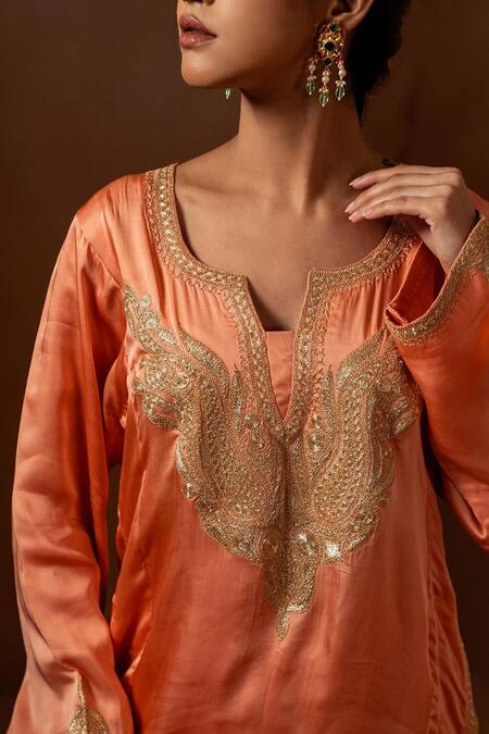 Angad Creations Peach Cotton Satin, Organza Embroidery Split V-neck Phiran Kurta Pant Set at Aza Fashions Angad Creations_Peach Cotton Satin, Organza Embroidery Split V-neck Phiran Kurta Pant Set _at_Aza_Fashions