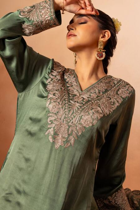 Angad Creations Green Organza, Cotton Satin Zari V-neck Embroidered Kurta Pant Set at Aza Fashions Angad Creations_Green Organza, Cotton Satin Zari V-neck Embroidered Kurta Pant Set _at_Aza_Fashions