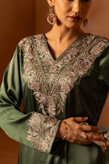 Buy Angad Creations Green Organza, Cotton Satin Zari V-neck Embroidered Kurta Pant Set Buy_Angad Creations_Green Organza, Cotton Satin Zari V-neck Embroidered Kurta Pant Set