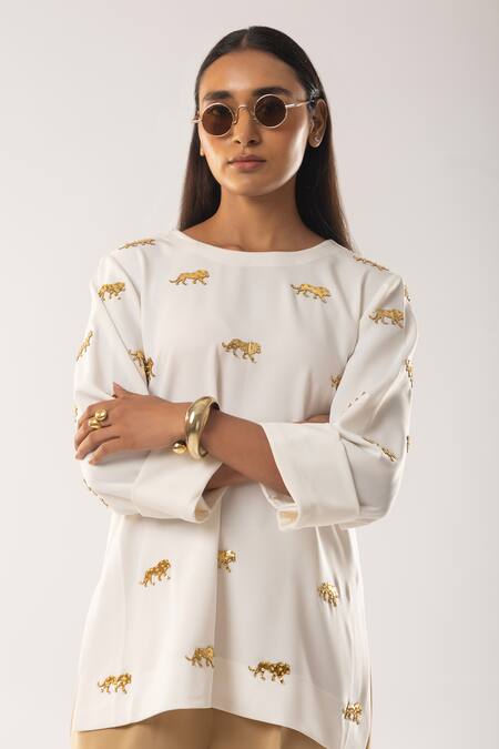 Kriti Bapna_Ivory Embroidery Round Neck Horse Embellished High-low Top And Pant Set _at_Aza_Fashions