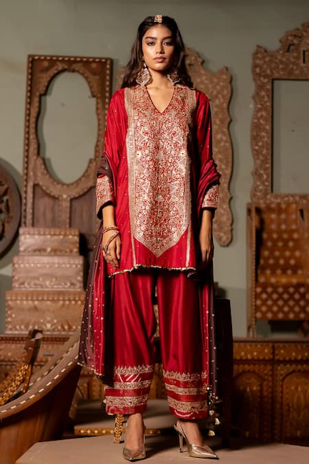 Pooja-Keyur Rabab Gul Aari Embroidered Kurta With Salwar 