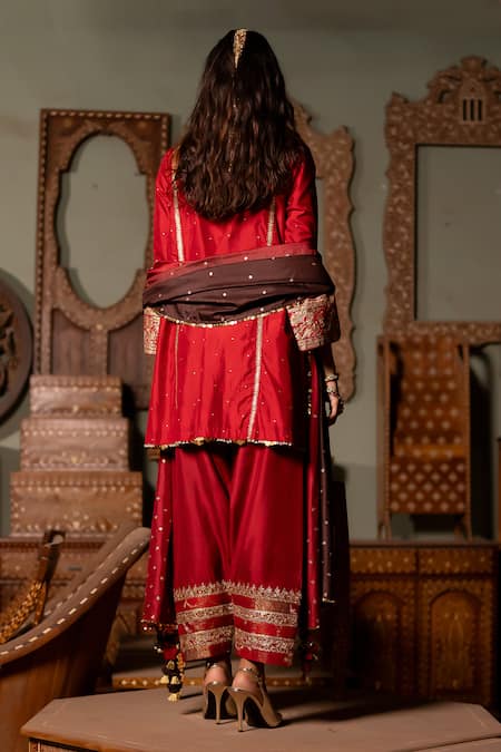 Shop Pooja-Keyur Maroon Silk Embroidery V-neck Kurta Set at Aza Fashions Shop_Pooja-Keyur_Maroon Silk Embroidery V-neck Kurta Set _at_Aza_Fashions