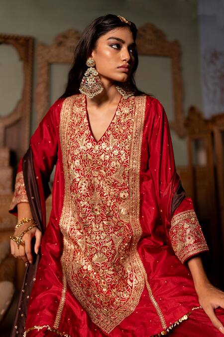 Shop Pooja-Keyur Maroon Silk Embroidery V-neck Kurta Set Online at Aza Fashions Shop_Pooja-Keyur_Maroon Silk Embroidery V-neck Kurta Set _Online_at_Aza_Fashions
