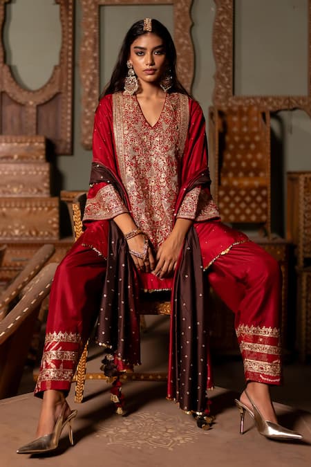 Shop_Pooja-Keyur_Maroon Silk Tassels Ditsy Aari Embroidered Dupatta _at_Aza_Fashions