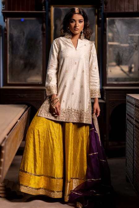 Buy Pooja-Keyur Off White Silk Embroidery, Patchwork Split Phool Buti And Aari Work Kurta Set Online at Aza Fashions Buy_Pooja-Keyur_Off White Silk Embroidery, Patchwork Split Phool Buti And Aari Work Kurta Set _Online_at_Aza_Fashions