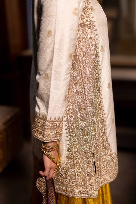 Shop Pooja-Keyur Off White Silk Embroidery, Patchwork Split Phool Buti And Aari Work Kurta Set Online at Aza Fashions Shop_Pooja-Keyur_Off White Silk Embroidery, Patchwork Split Phool Buti And Aari Work Kurta Set _Online_at_Aza_Fashions