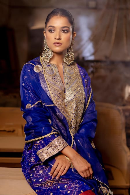 Pooja-Keyur_Blue Silk Embroidery Split V-neck Geometric Aari Kurta Set _Online_at_Aza_Fashions