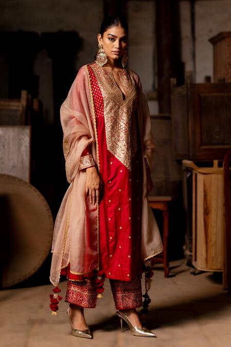 Pooja-Keyur_Beige Organza Embroidery Aari Dupatta _Online_at_Aza_Fashions