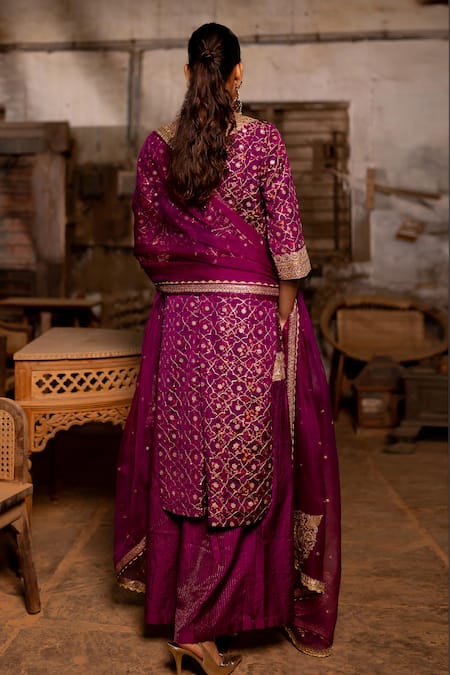 Pooja-Keyur Aari Embroidered Magenta Dupatta 