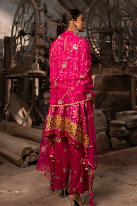 Pooja-Keyur Aari Embroidered Rani Pink Kaftan & Pant Set 