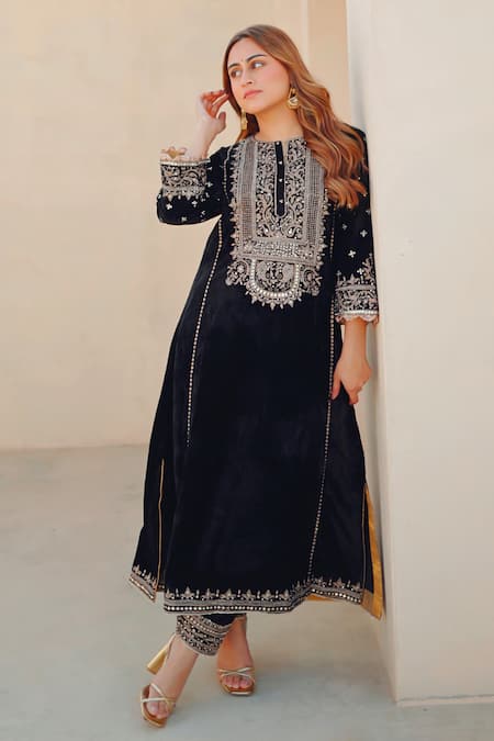 Sheetal Batra Black Silk Velvet Embroidered Kirandori Round Marya Kurta And Salwar Set 